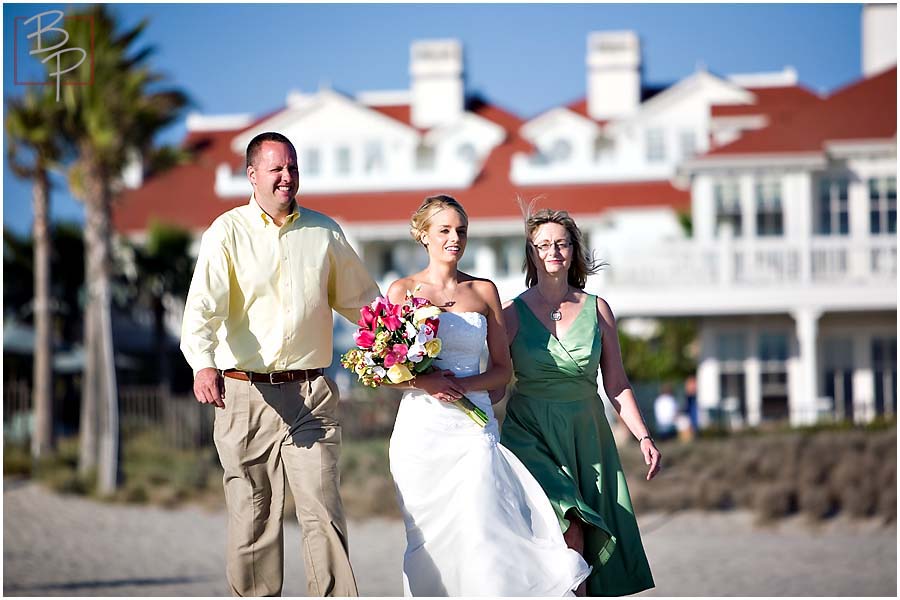 The bride arriving with her parents